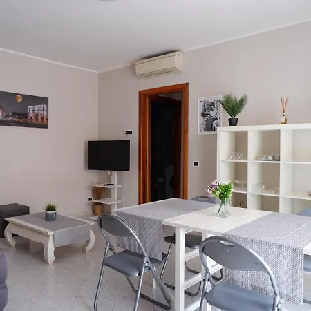 Roman Holiday House-3